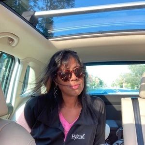 Meet your Posher, Constance